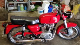 Ducati 250 Deluxe Clásica Roja