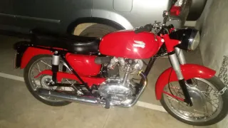 Ducati 250 Deluxe Clásica Roja