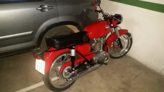 Ducati 250 Deluxe Clásica Roja