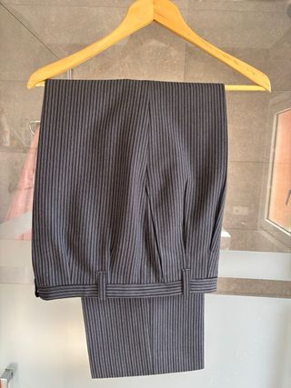 Chaqué de ceremonia negro con chaleco pantalones