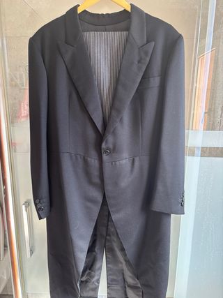 Chaqué de ceremonia negro con chaleco pantalones