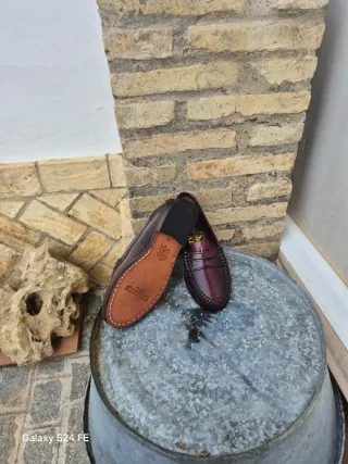 Castellanos niño burdeos