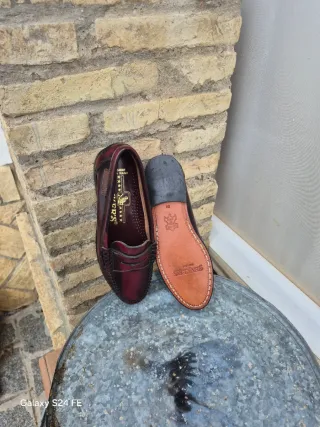 Castellanos niño burdeos