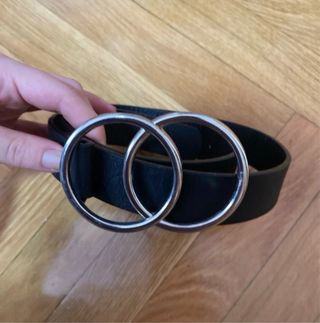 Cinture Stradivarius con fibbia argentata