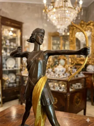 Figura de bronce - Diana Cazadora