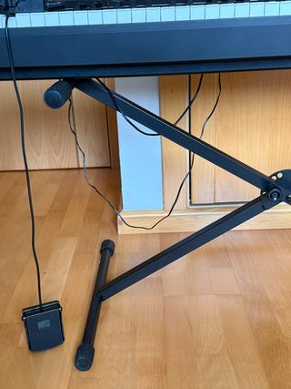 Teclado Yamaha P-145 con soporte