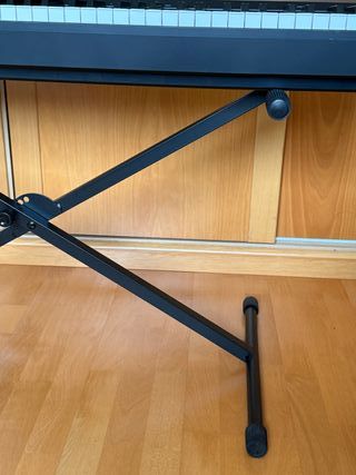 Teclado Yamaha P-145 con soporte