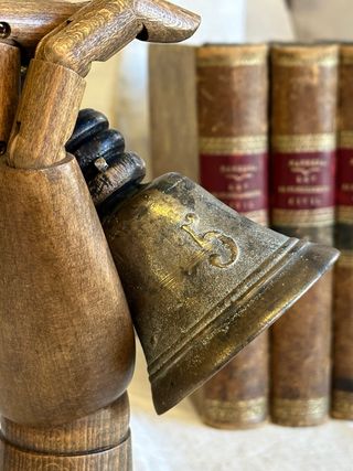 Campana antigua de iglesia