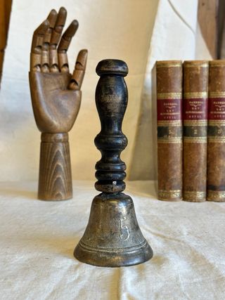 Campana antigua de iglesia