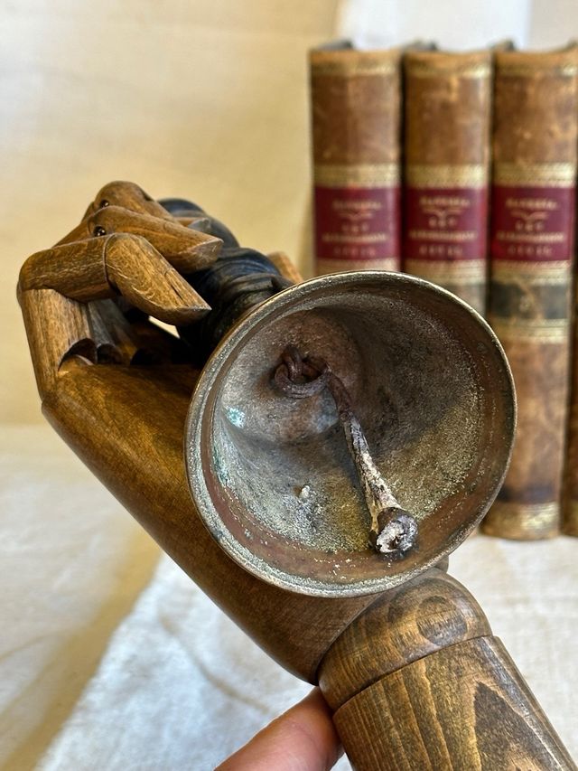 Campana antigua de iglesia