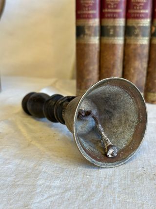 Campana antigua de iglesia