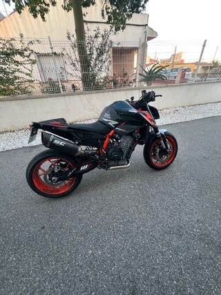 KTM 890 Duke R