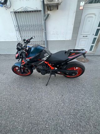 KTM 890 Duke R