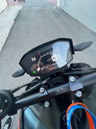 KTM 890 Duke R