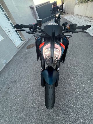 KTM 890 Duke R