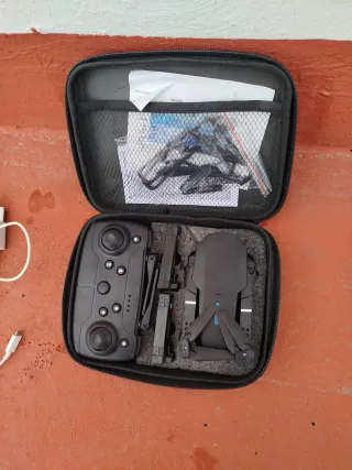 Droni giocattolo con custodia e accessori