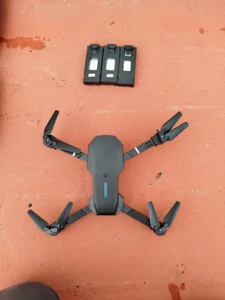 Droni giocattolo con custodia e accessori