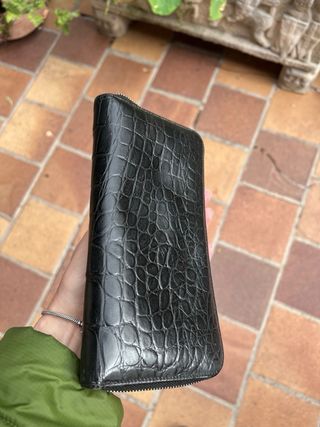 Cartera Uterqüe negra efecto piel cocodrilo