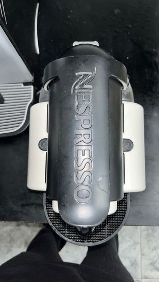 Cafetera DeLonghi Blanca y Negra