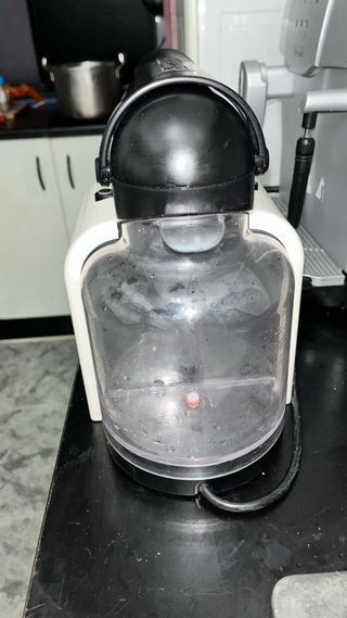 Cafetera DeLonghi Blanca y Negra