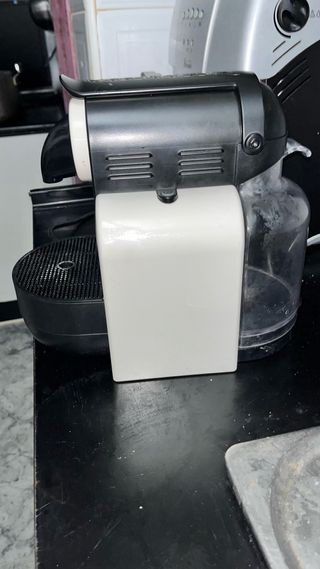 Cafetera DeLonghi Blanca y Negra
