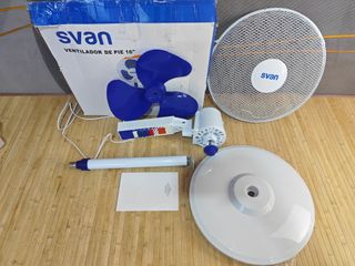 Svan Ventilador de Pie Blanco y Azul 16", 40W, SVP