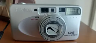 Cámara Minolta Riva Zoom 125 Plata