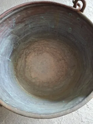 Caldero antiguo decorativo