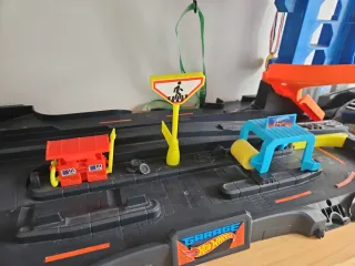 Hot Wheels City Ultimate Garage (Dragón) - nuevo