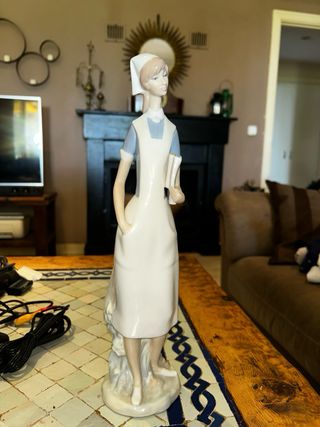 Figura Lladro Porcelana Enfermera