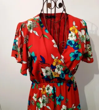 Abito rosso floreale