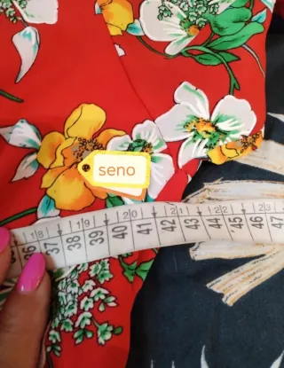 Abito rosso floreale