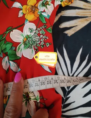 Abito rosso floreale