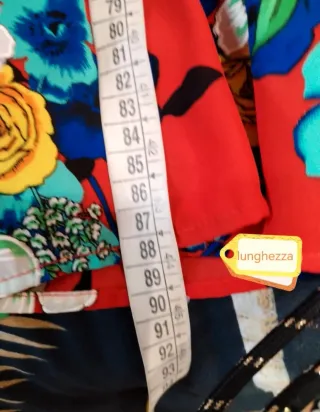 Abito rosso floreale