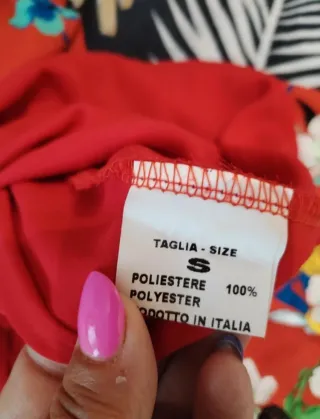 Abito rosso floreale