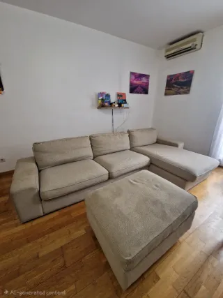 Sofá esquinero beige 3 plazas + puff