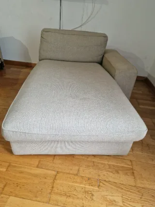 Sofá esquinero beige 3 plazas + puff