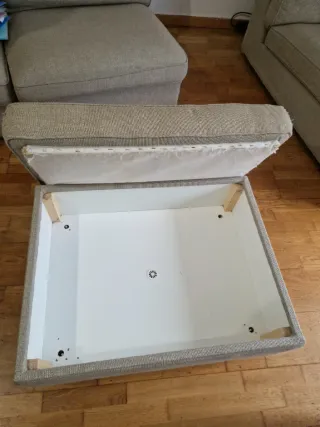 Sofá esquinero beige 3 plazas + puff