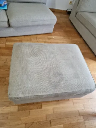 Sofá esquinero beige 3 plazas + puff