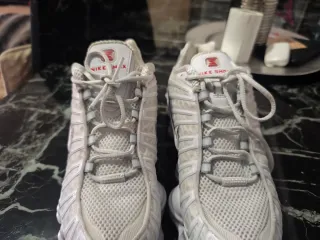 Zapatillas Nike Shox Plata y Blanco