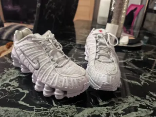 Zapatillas Nike Shox Plata y Blanco