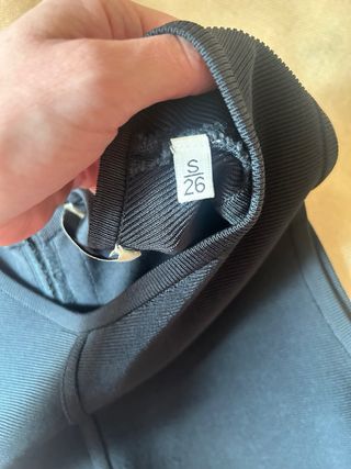 Vestido Uterque bondage verde