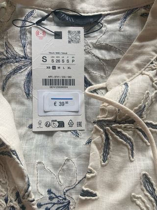 Camisa Zara bordada floral beige