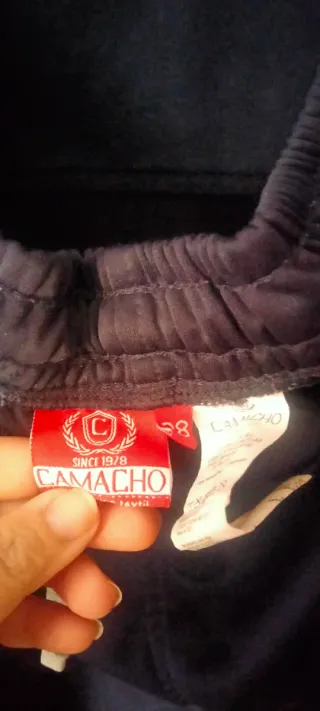 Conjunto deportivo escolar azul y rojo