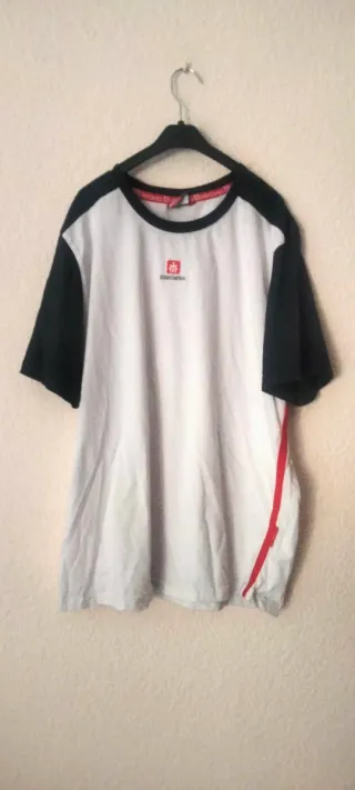 Conjunto deportivo escolar azul y rojo