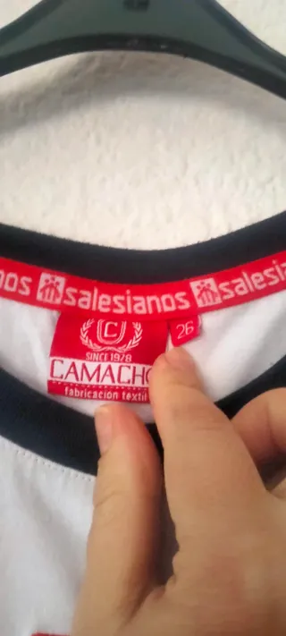 Conjunto deportivo escolar azul y rojo