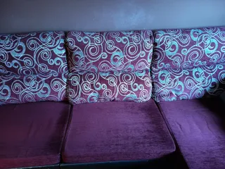 Sofá chaise longue burdeos tela y polipiel