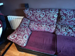 Sofá chaise longue burdeos tela y polipiel