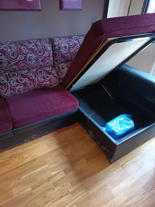 Sofá chaise longue burdeos tela y polipiel