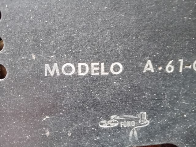 Radio Antigua marca CORTA .MT..modelo A-61-G ..